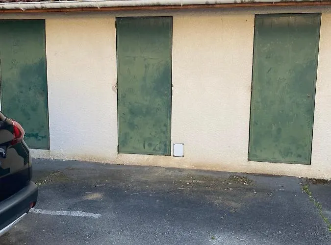 Chez James